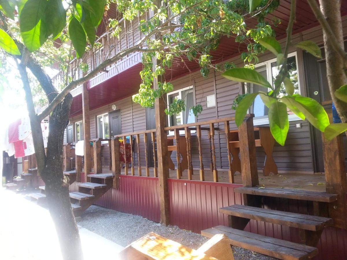Guest House Yuzhnaya Palmira Pizunda Esterno foto