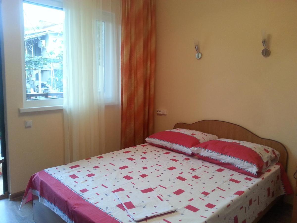 Guest House Yuzhnaya Palmira Pizunda Esterno foto
